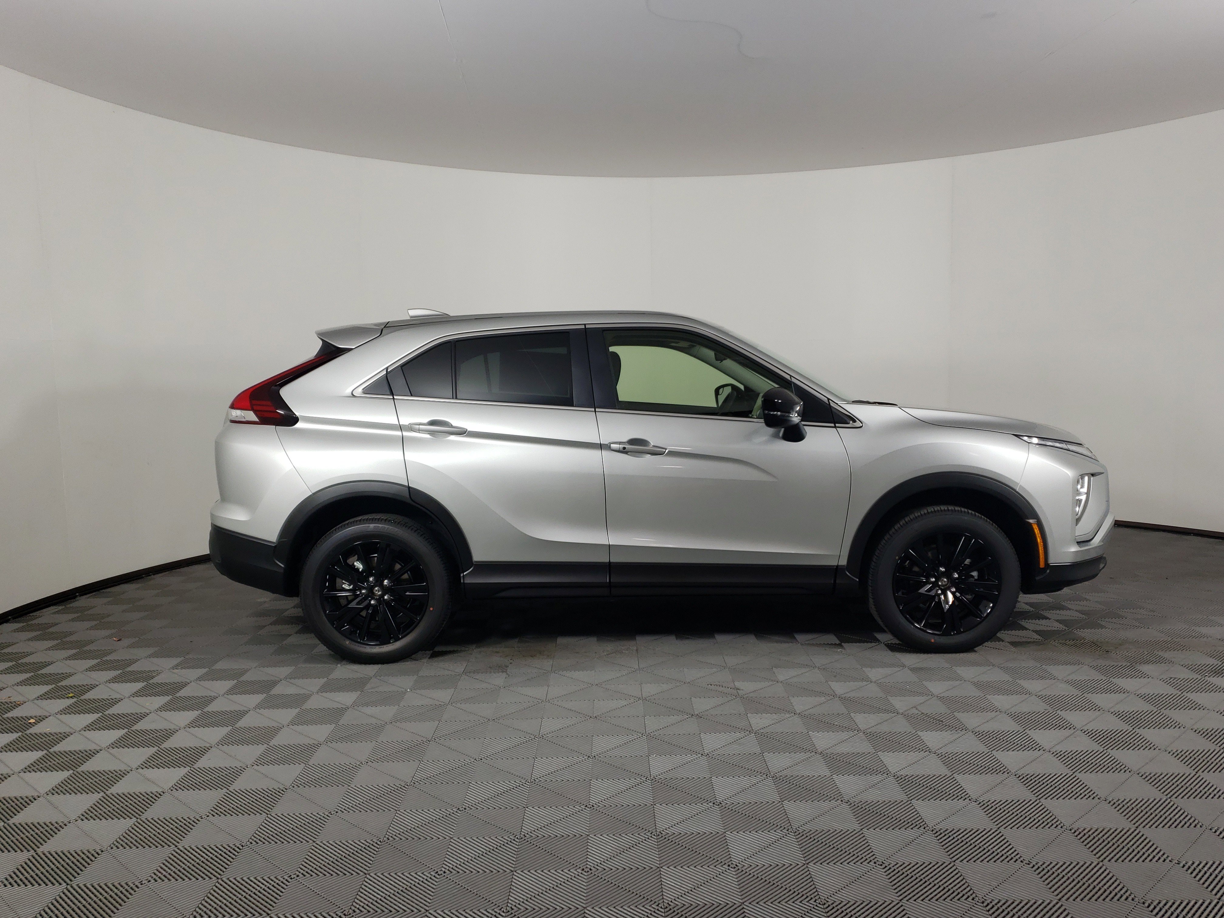 New 2026 Mitsubishi Eclipse Cross LE image 3