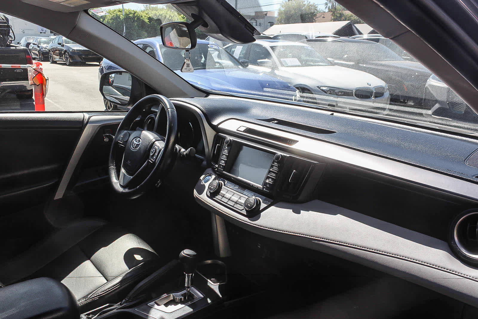 Used 2017 Toyota RAV4 XLE w/ Carpet Mat Package AWD/4WD image 24