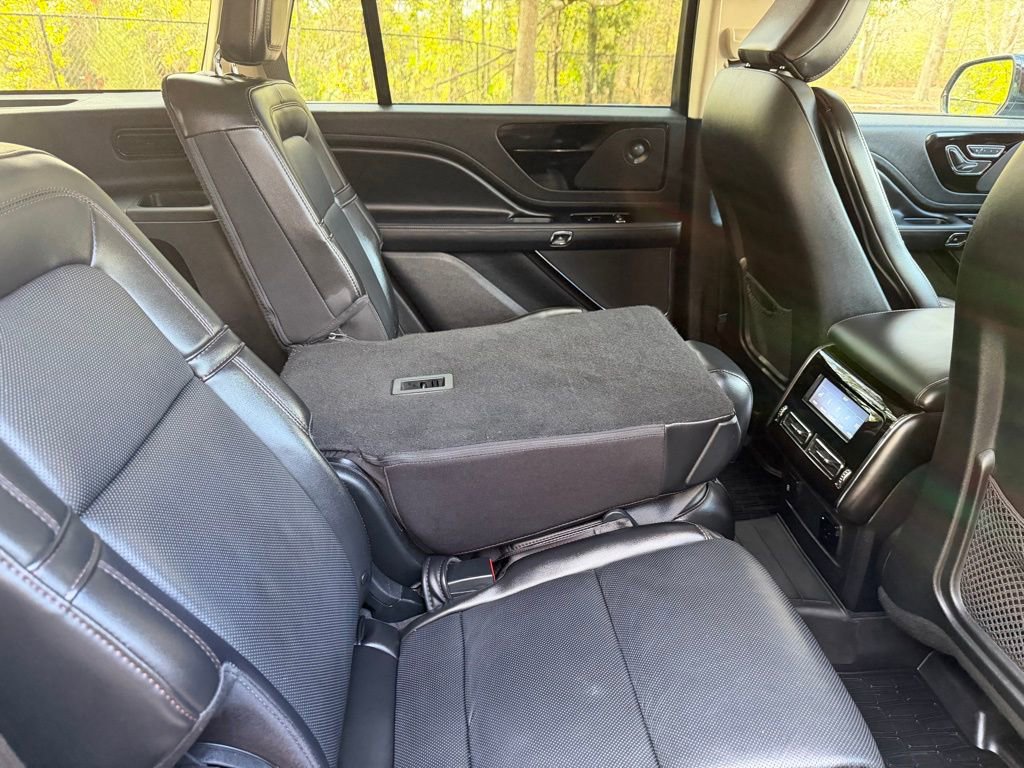Used 2023 Lincoln Aviator Reserve w/ Equipment Group 201A image 9