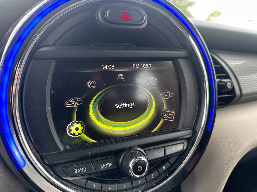 Used 2016 MINI Cooper 4-Door Hardtop FWD image 17