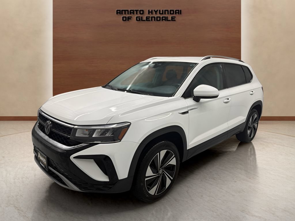 Used 2023 Volkswagen Taos SE AWD/4WD image 2