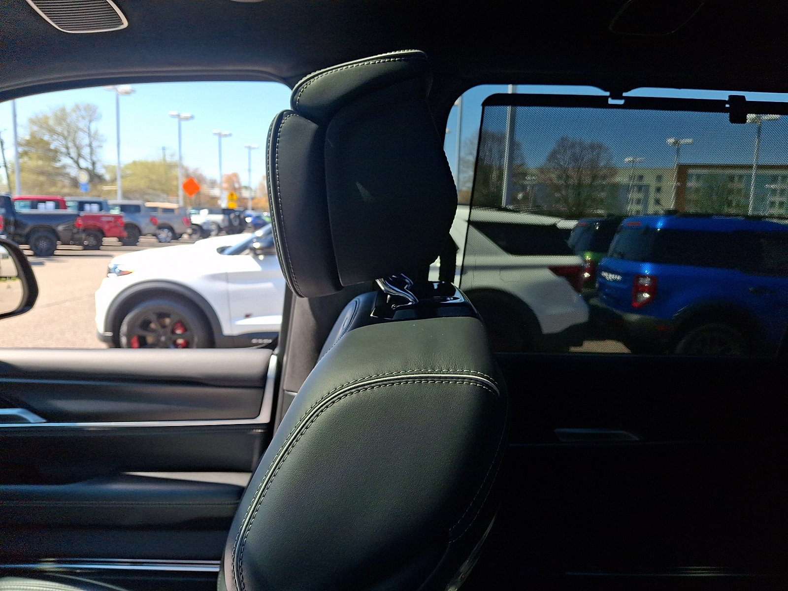 Used 2025 Jeep Grand Wagoneer Series II Obsidian w/ Quick Order Packagew 28T AWD/4WD image 16