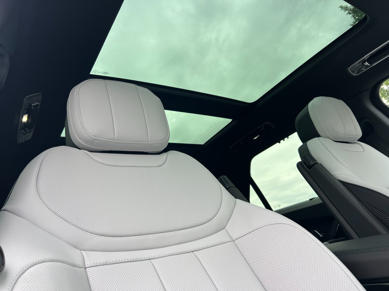 New 2026 Land Rover Range Rover Sport Dynamic SE AWD/4WD image 17