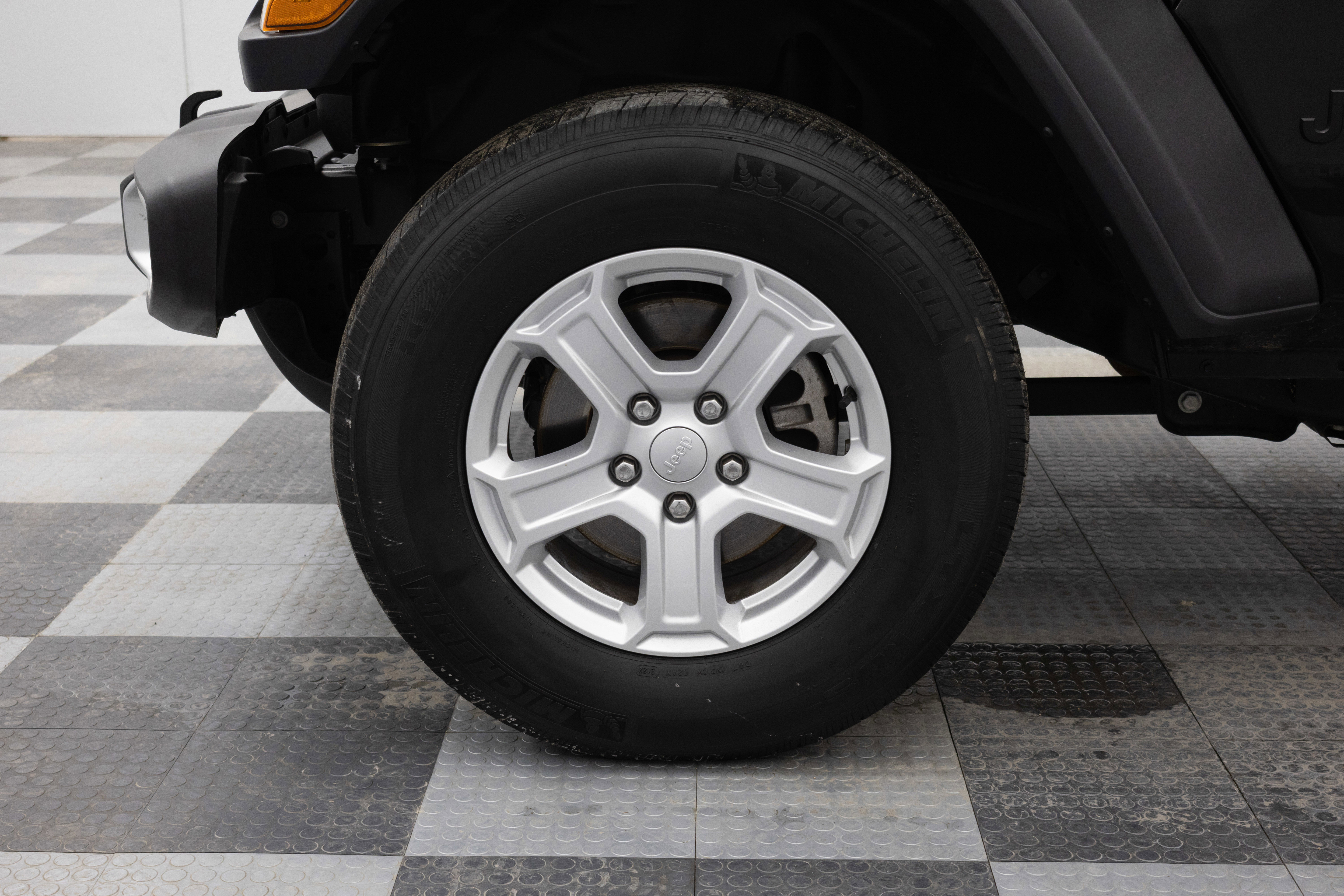 Used 2024 Jeep Gladiator Sport image 15