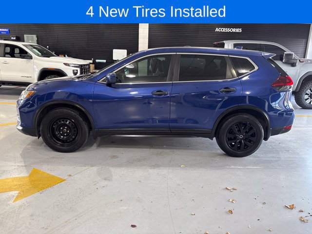 Used 2020 Nissan Rogue S FWD image 2