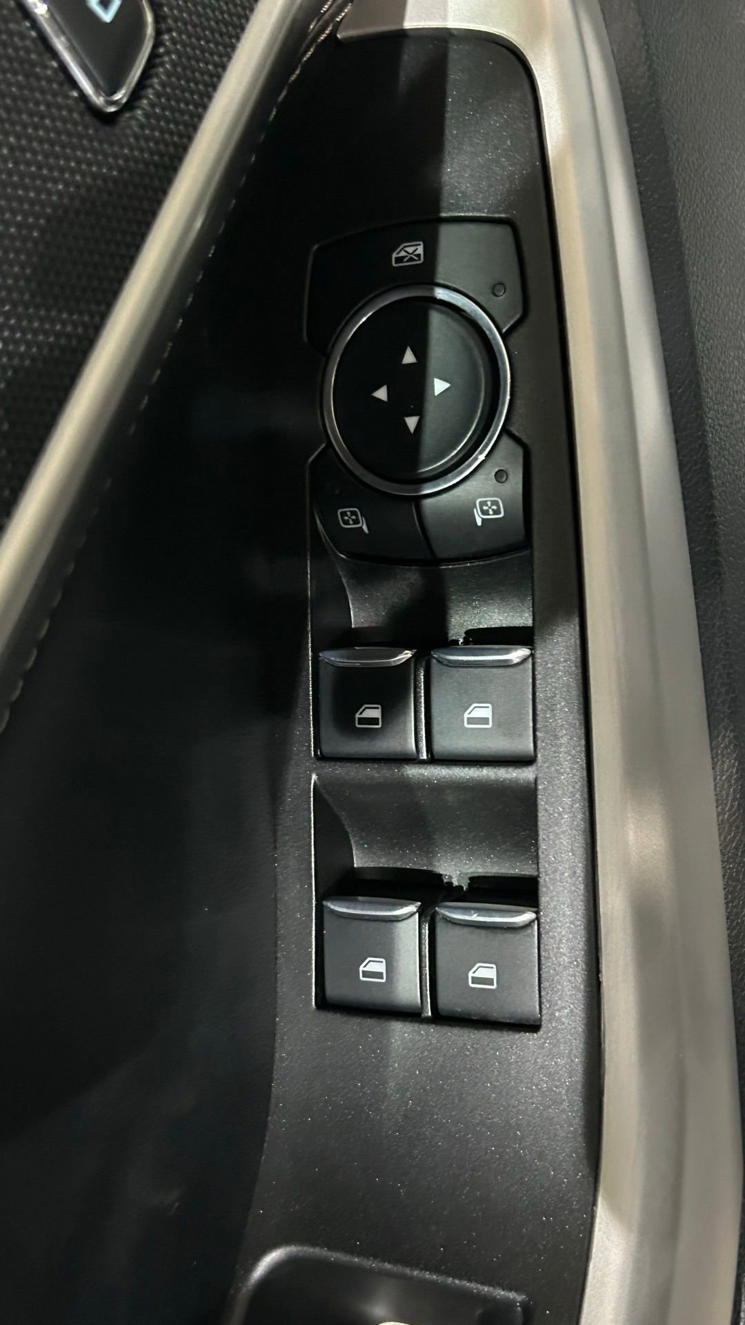 Used 2023 Ford Explorer XLT w/ Equipment Group 202A AWD/4WD image 40