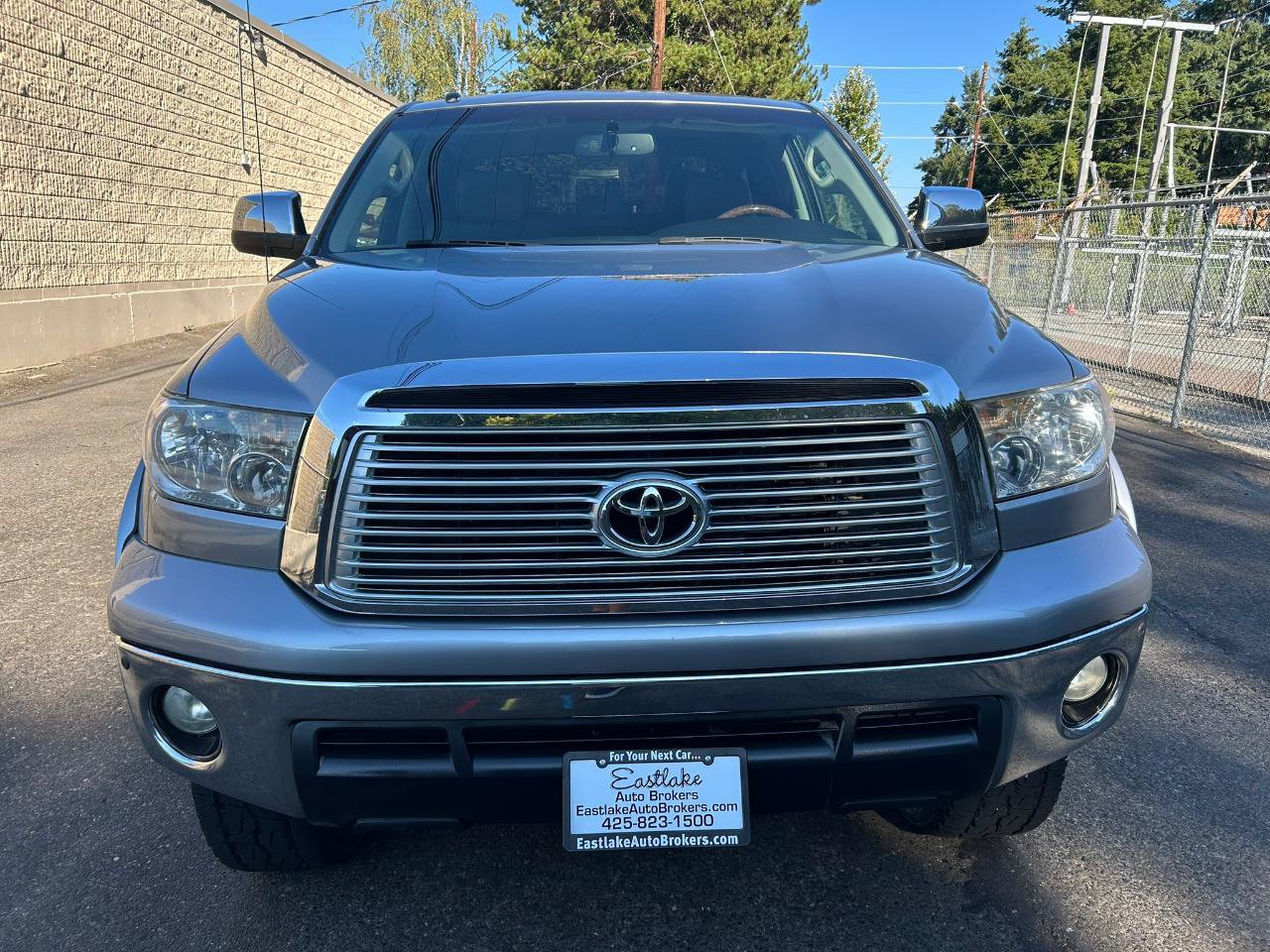 Used 2011 Toyota Tundra Limited w/ Platinum Pkg AWD/4WD image 2
