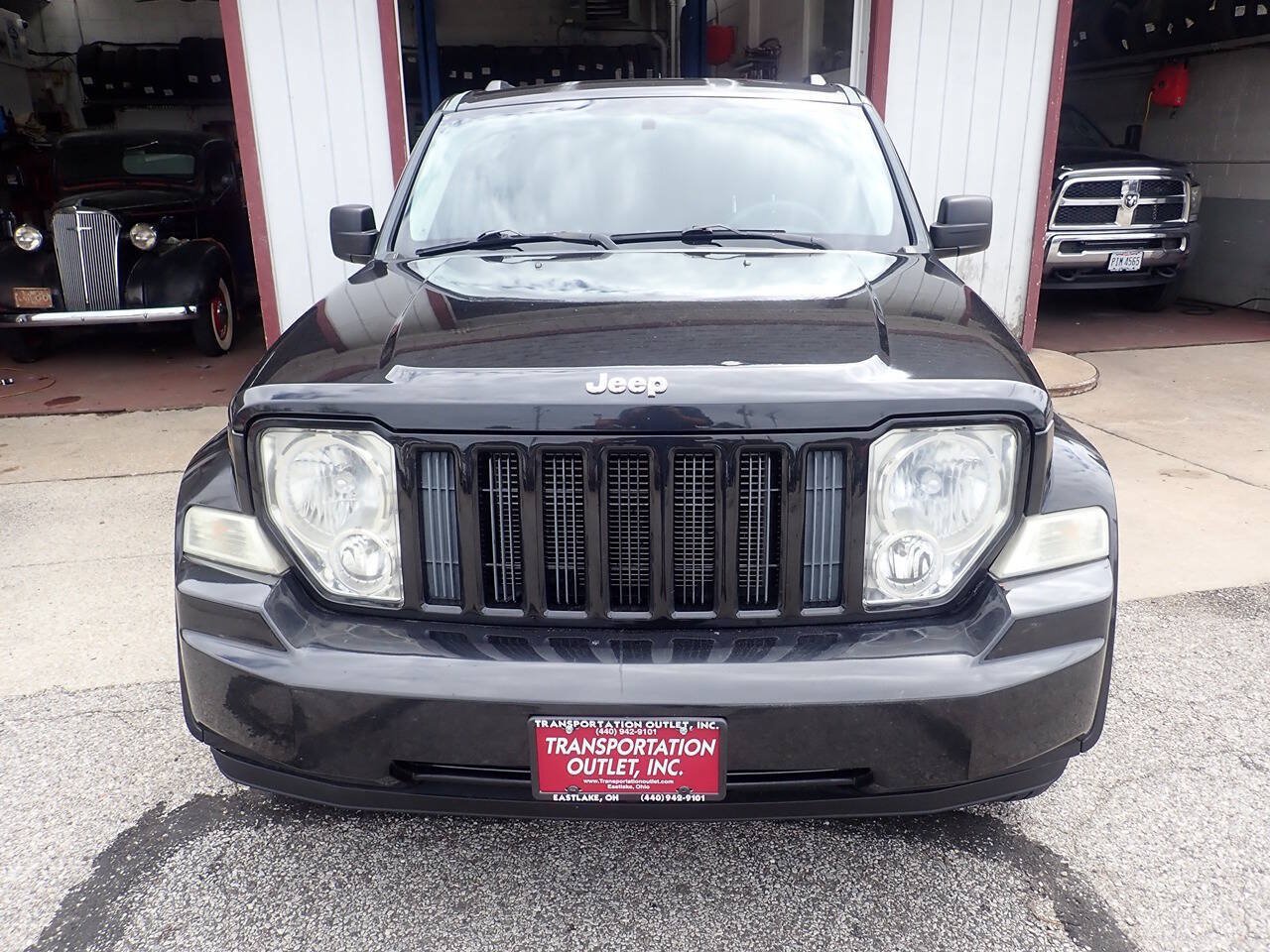 Used 2010 Jeep Liberty Sport w/ Popular Equipment Group AWD/4WD image 3