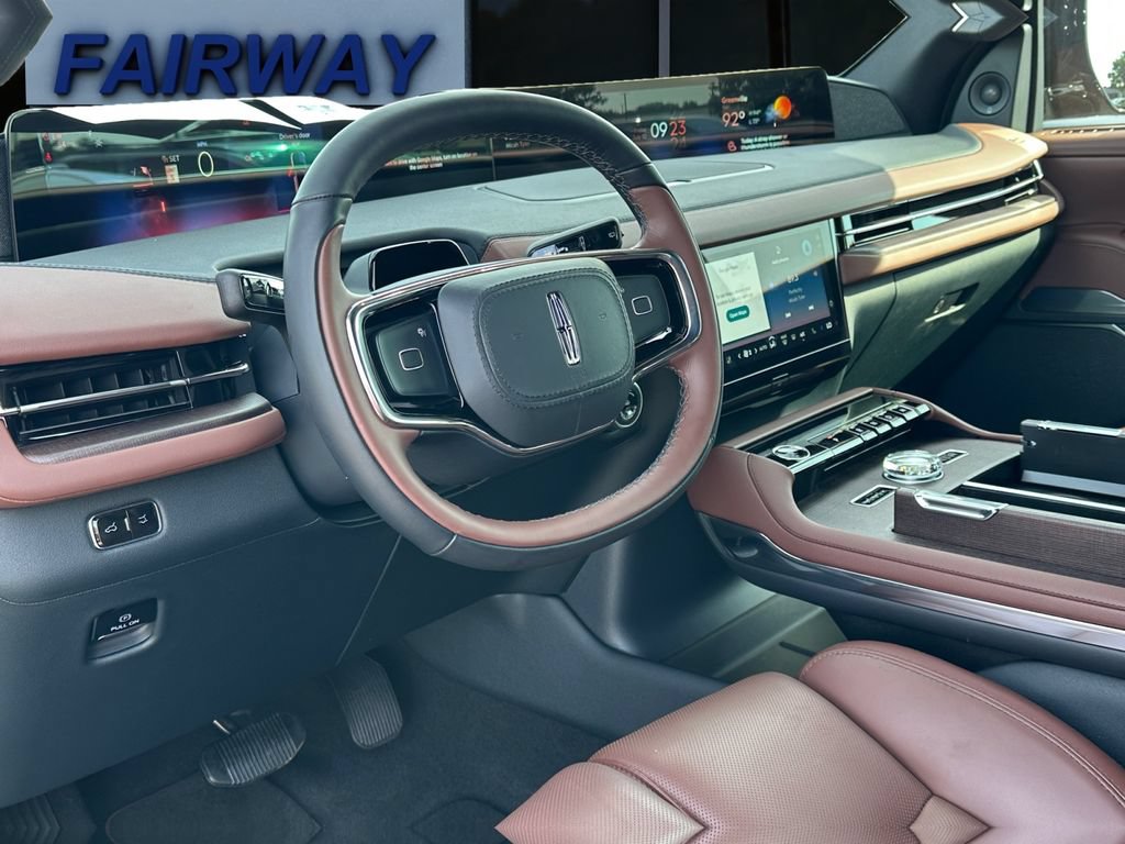 Used 2026 Lincoln Navigator Reserve AWD/4WD image 16