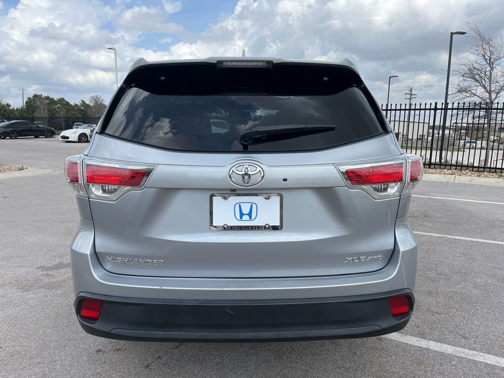 Used 2016 Toyota Highlander XLE image 5