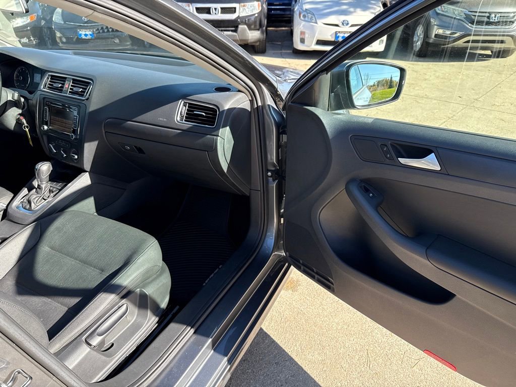 Used 2012 Volkswagen Jetta SE image 16