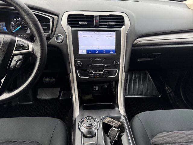 Used 2020 Ford Fusion SE FWD image 15