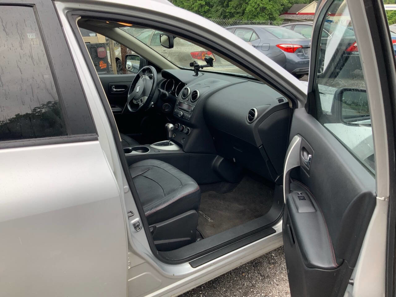 Used 2008 Nissan Rogue SL w/ Premium Pkg image 11