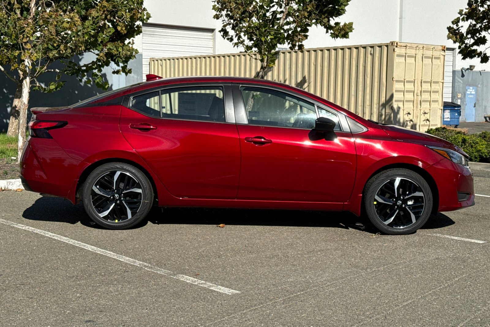 Used 2025 Nissan Versa SR w/ Trunk Package image 3