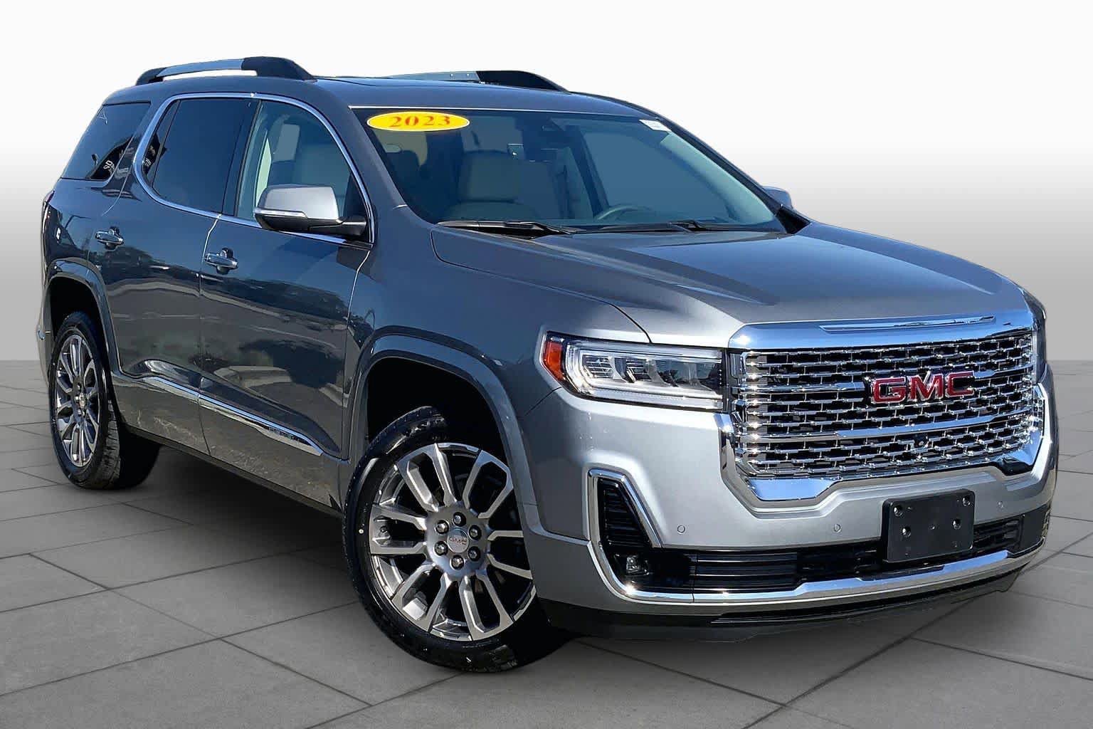 Used 2023 GMC Acadia Denali w/ Denali Ultimate Package AWD/4WD image 3