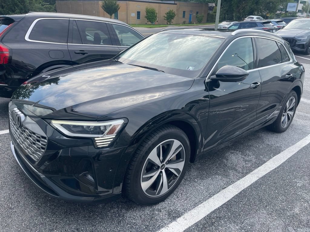 Certified 2024 Audi Q8 e-tron Premium Plus w/ Premium Plus Package AWD/4WD image 2