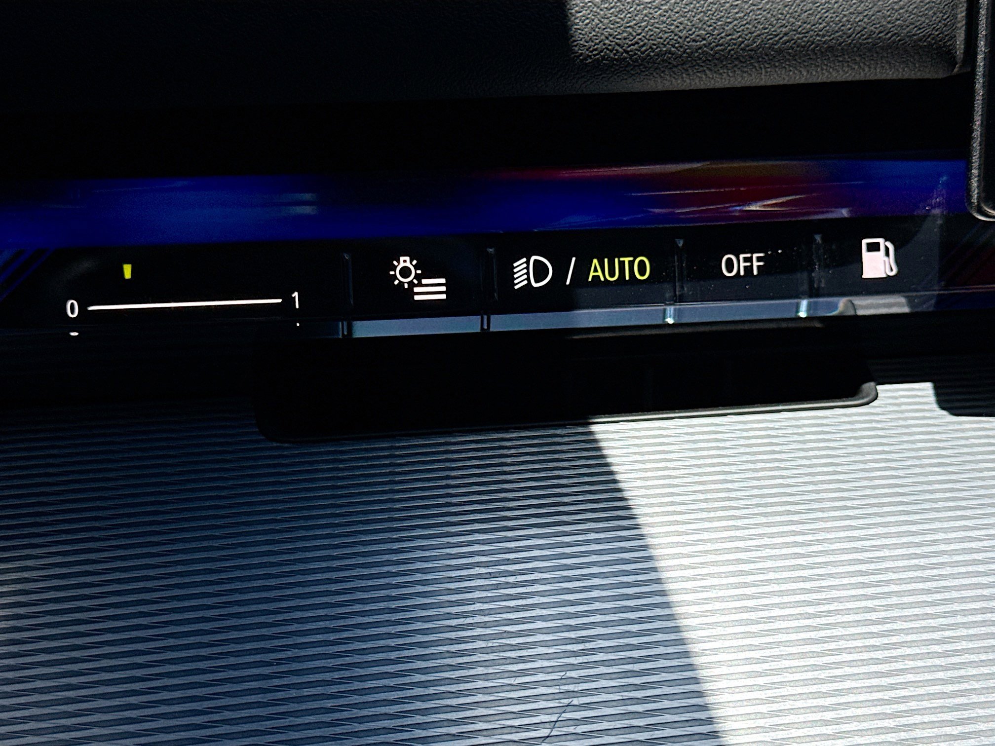 Used 2025 BMW M5 w/ Executive Package image 35