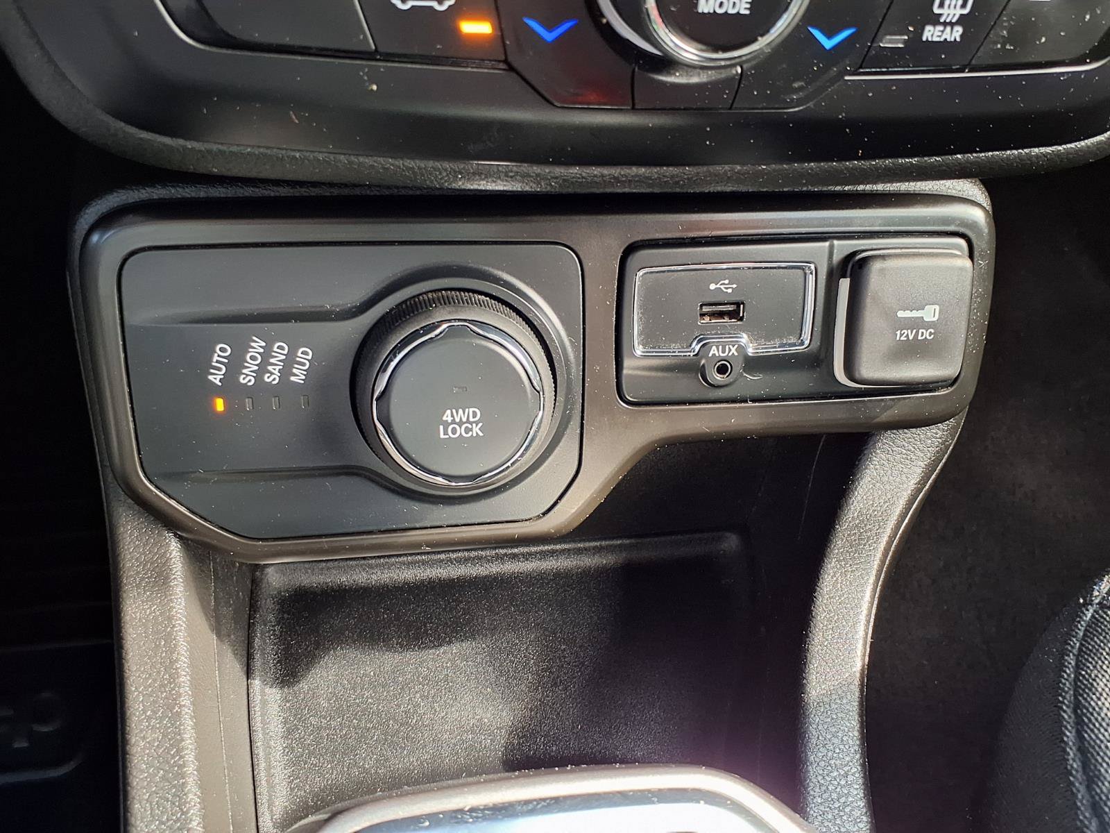 Used 2022 Jeep Renegade Latitude AWD/4WD image 8