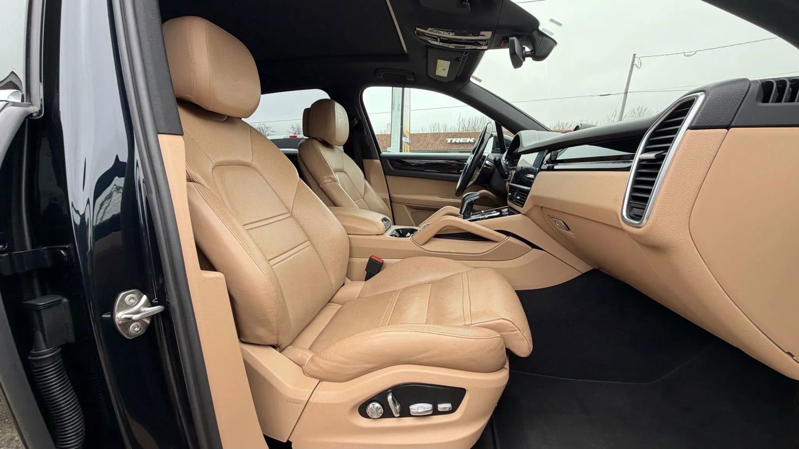 Used 2019 Porsche Cayenne S w/ Premium Plus Package image 18