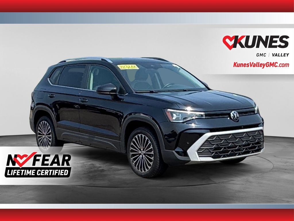 Used 2025 Volkswagen Taos SE FWD image 1