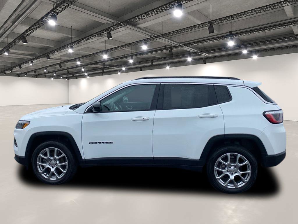 Used 2022 Jeep Compass Latitude image 4