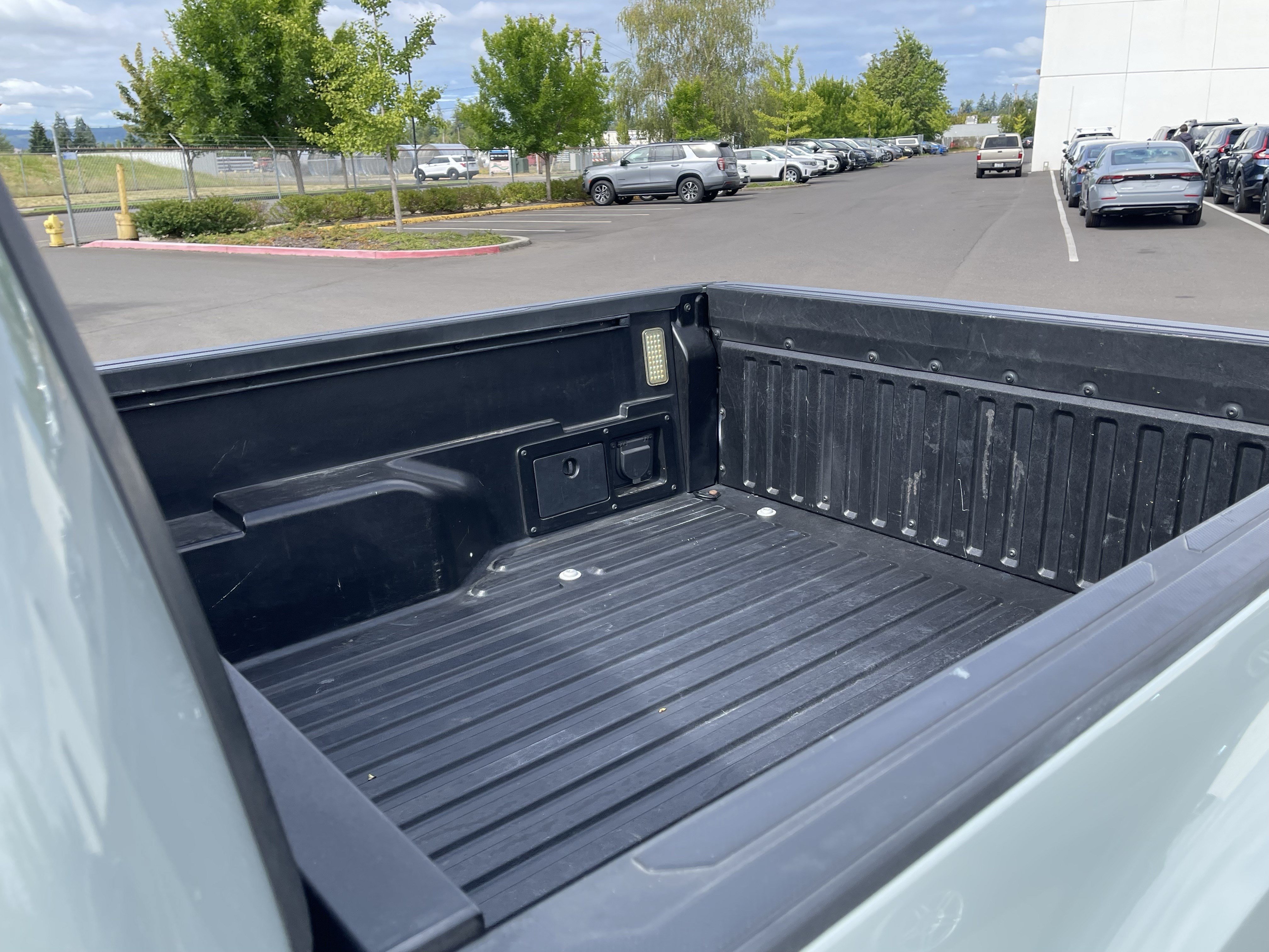 Used 2022 Toyota Tacoma TRD Off-Road w/ Technology Package AWD/4WD image 10