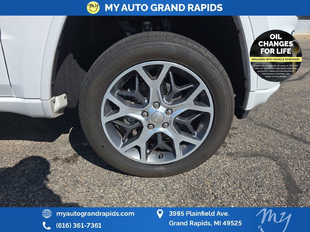 Used 2020 Jeep Grand Cherokee Overland AWD/4WD image 32