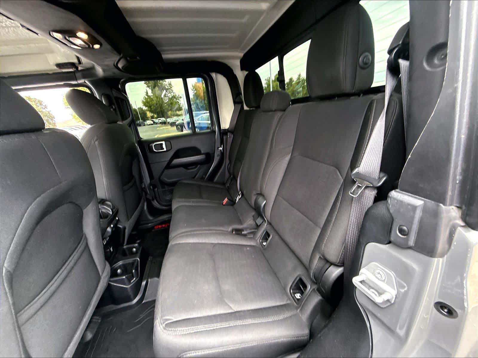Used 2020 Jeep Gladiator Overland AWD/4WD image 25