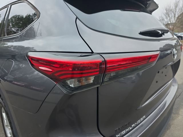 Used 2021 Toyota Highlander L image 47