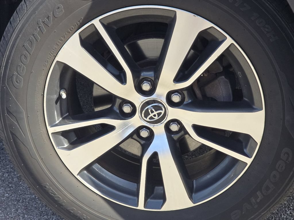 Used 2018 Toyota RAV4 XLE FWD image 7