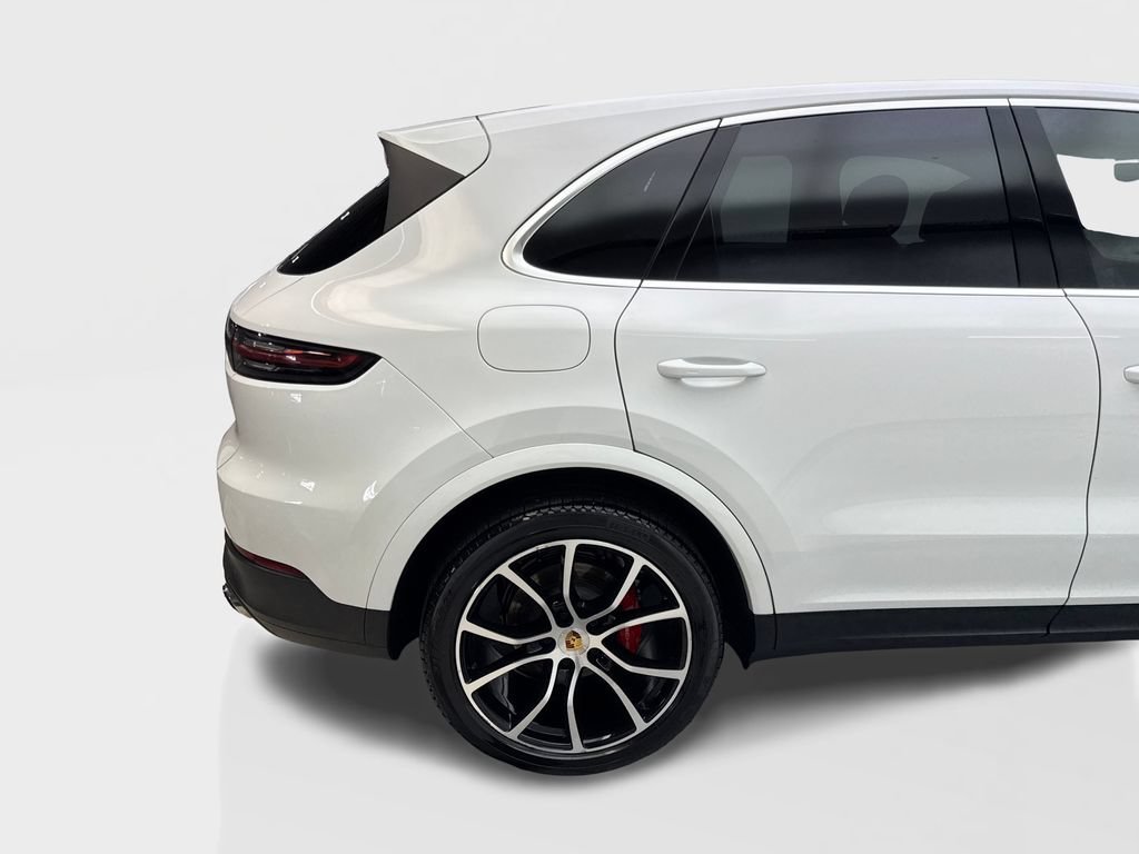 Used 2022 Porsche Cayenne w/ Premium Package AWD/4WD image 17