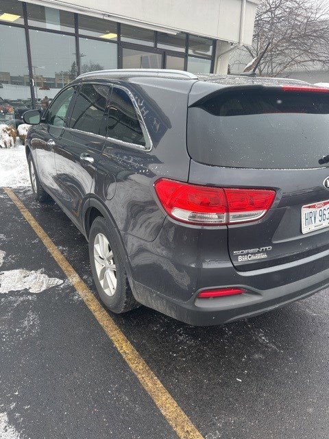 Used 2017 Kia Sorento LX image 8