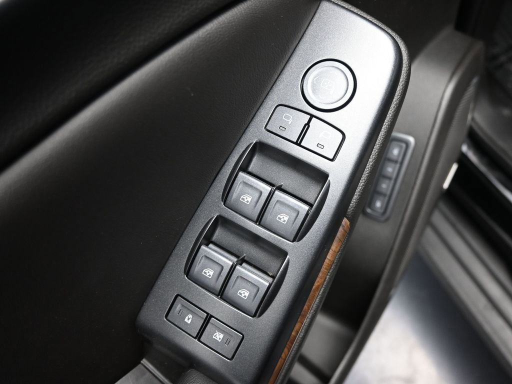 Used 2019 Chevrolet Suburban LT AWD/4WD image 21