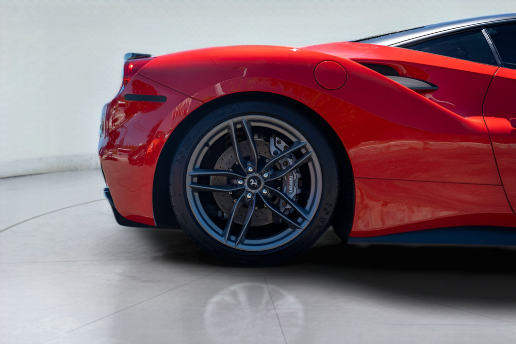 Used 2017 Ferrari 488 GTB RWD image 12