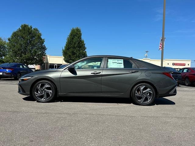 New 2025 Hyundai Elantra Limited image 2