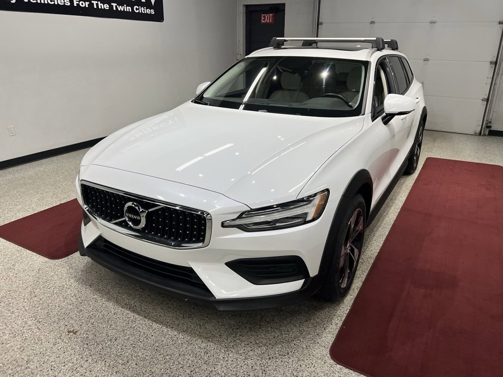 Used 2020 Volvo V60 T5 Cross Country w/ Protection Package Premier image 5