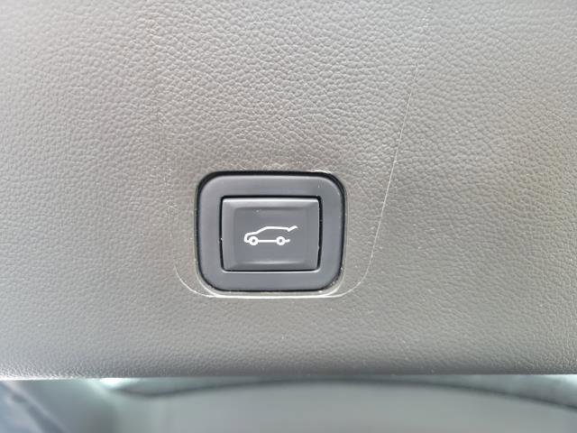 Used 2023 Chevrolet Traverse RS image 9