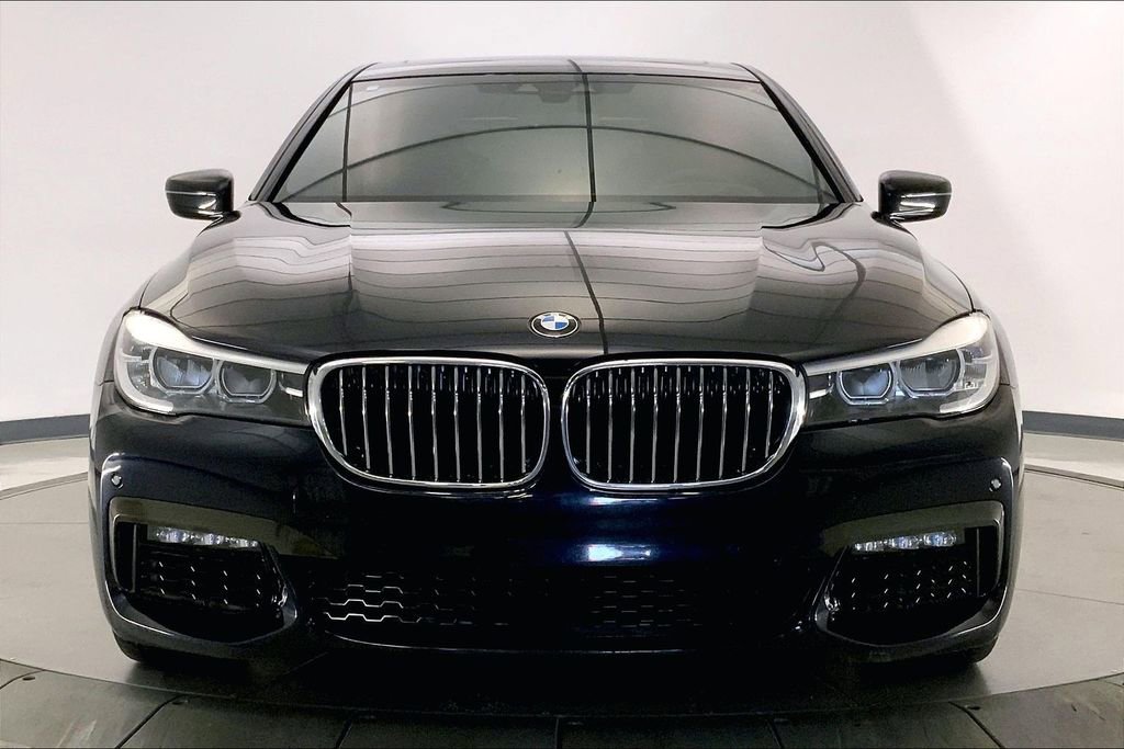 Used 2019 BMW 740i w/ Executive Package RWD image 2