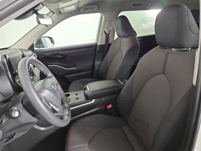 Used 2023 Toyota Highlander L image 13
