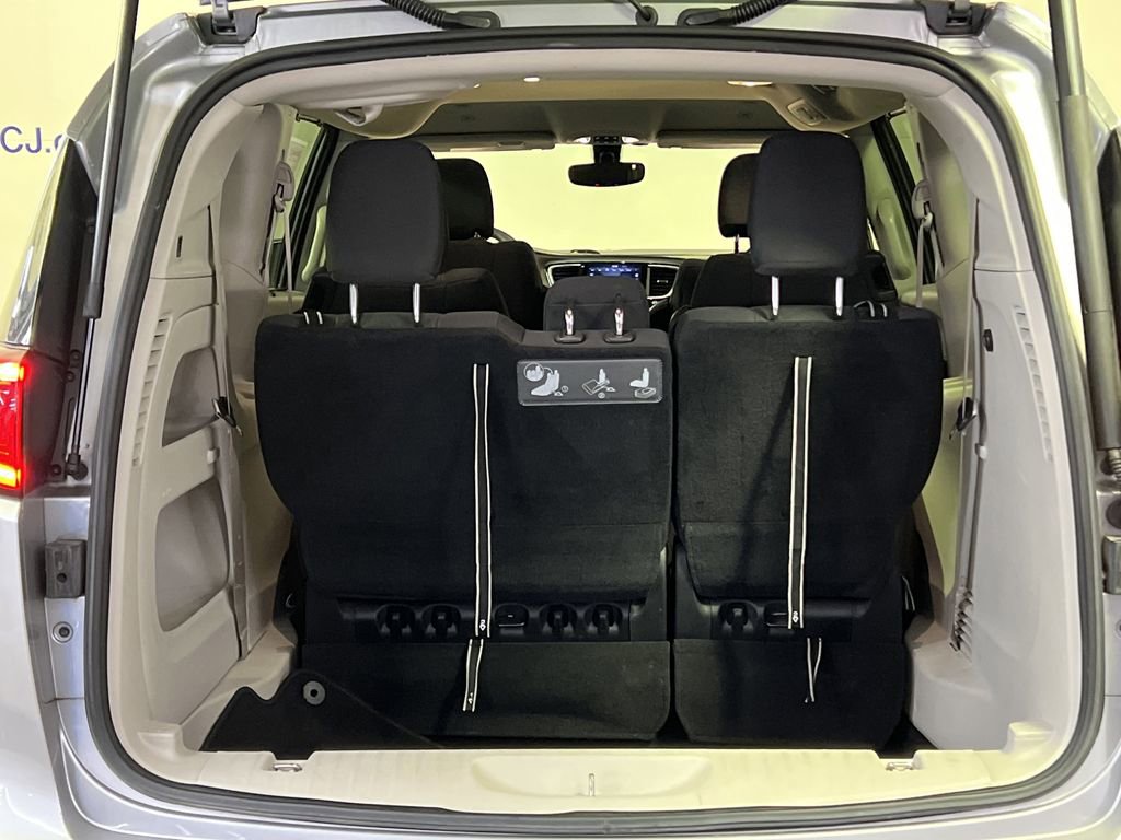 Used 2019 Chrysler Pacifica Touring Plus image 14