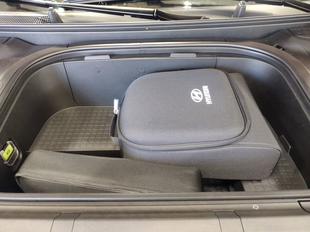 New 2026 Hyundai Ioniq 9 SEL image 6