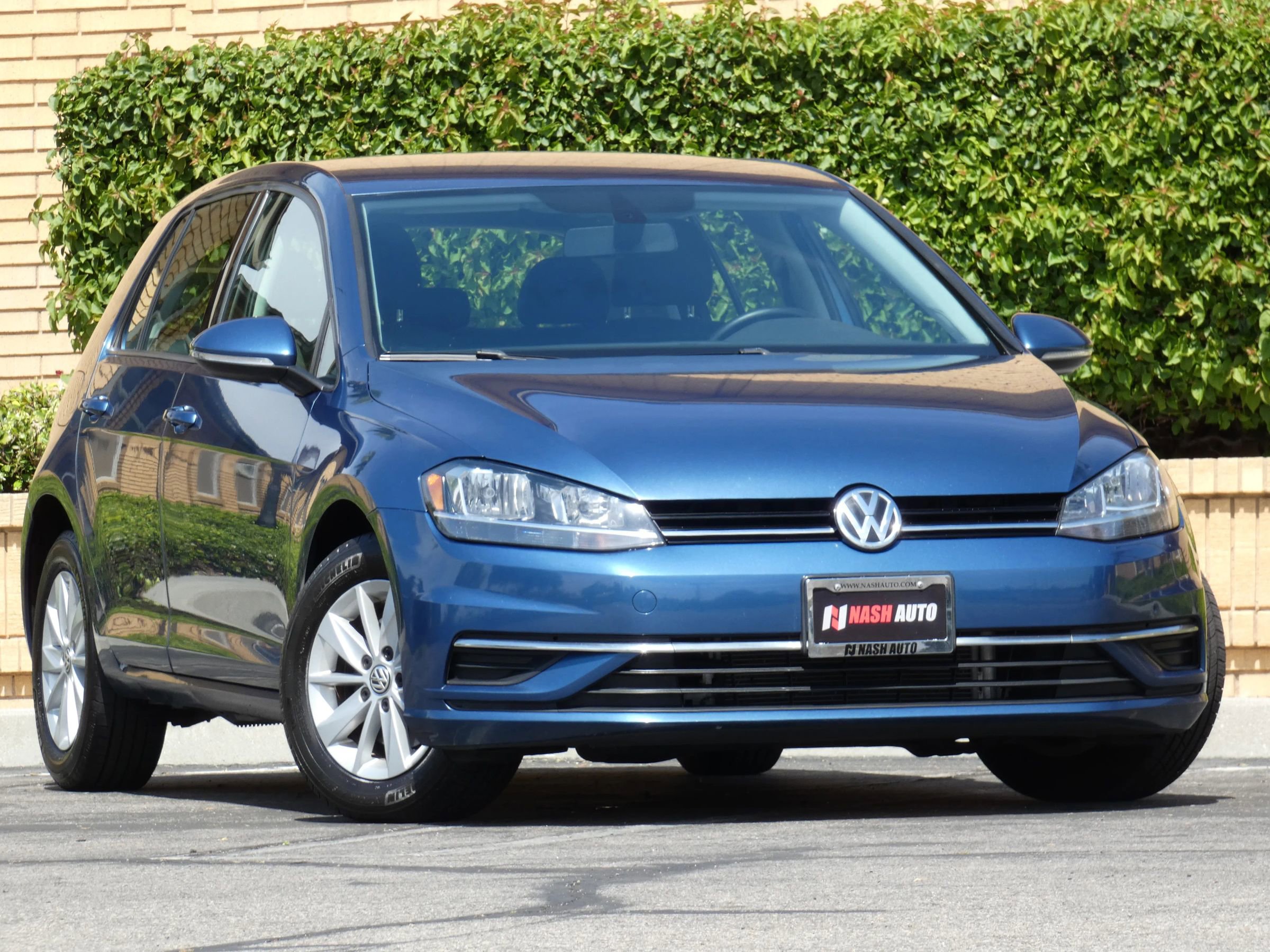 Used 2018 Volkswagen Golf S image 3