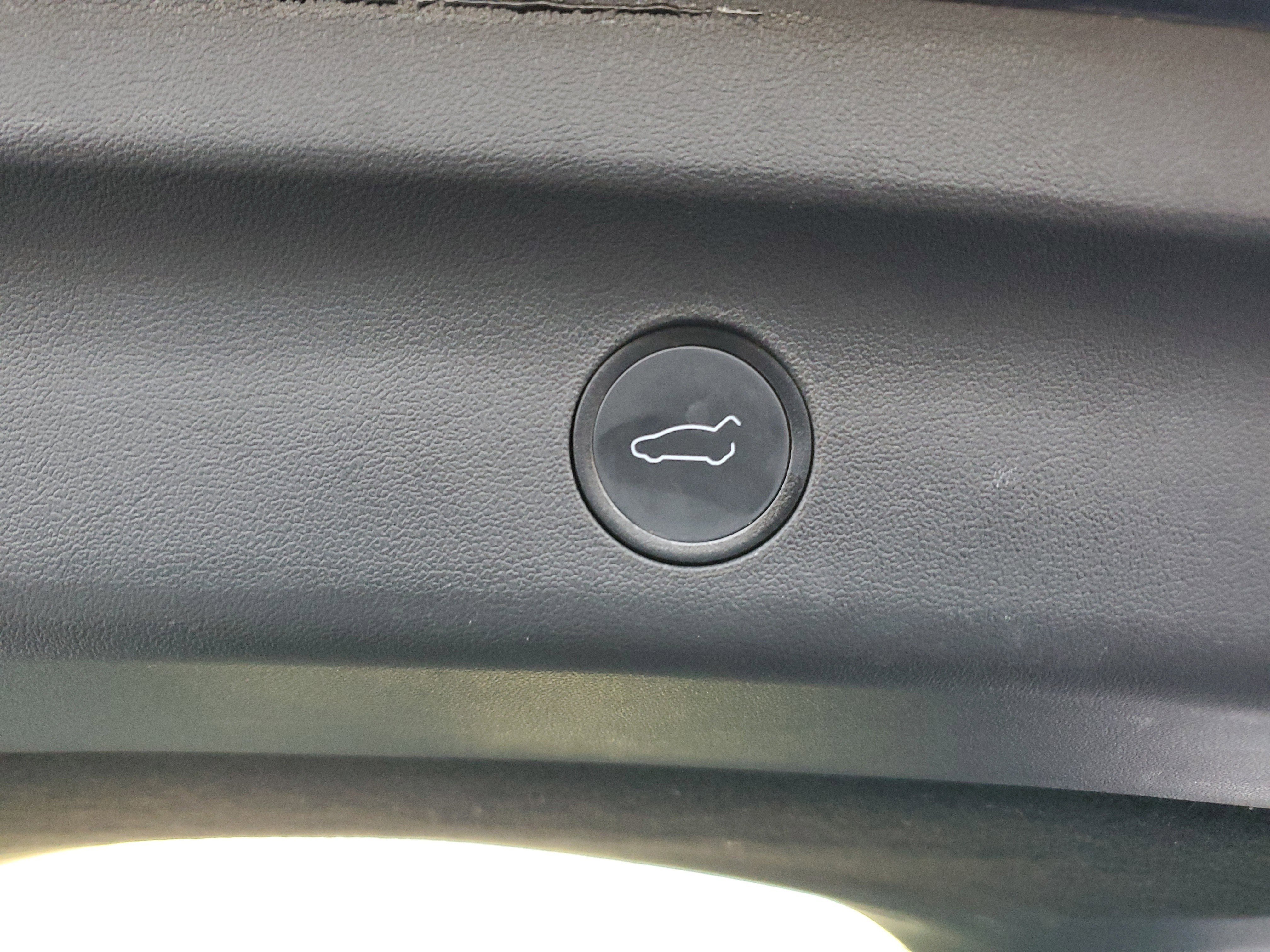 Used 2022 Tesla Model Y Performance image 15