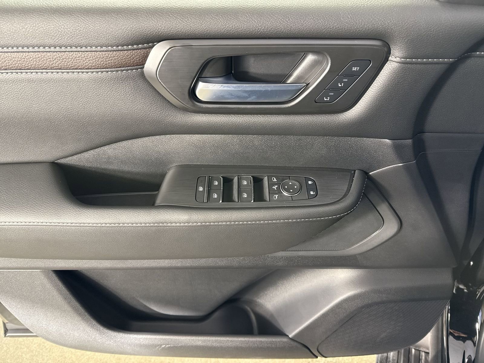 New 2026 Nissan Armada SL w/ Captain's Chari Seat Package image 20