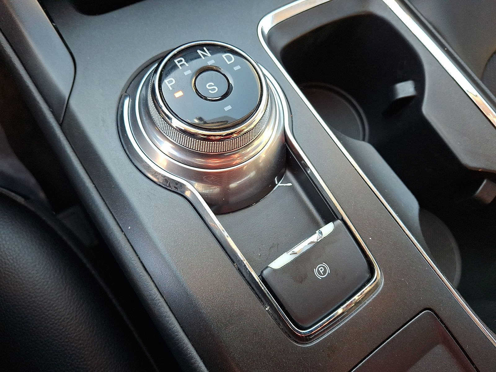 Used 2018 Ford Fusion SE w/ Equipment Group 201A FWD image 18
