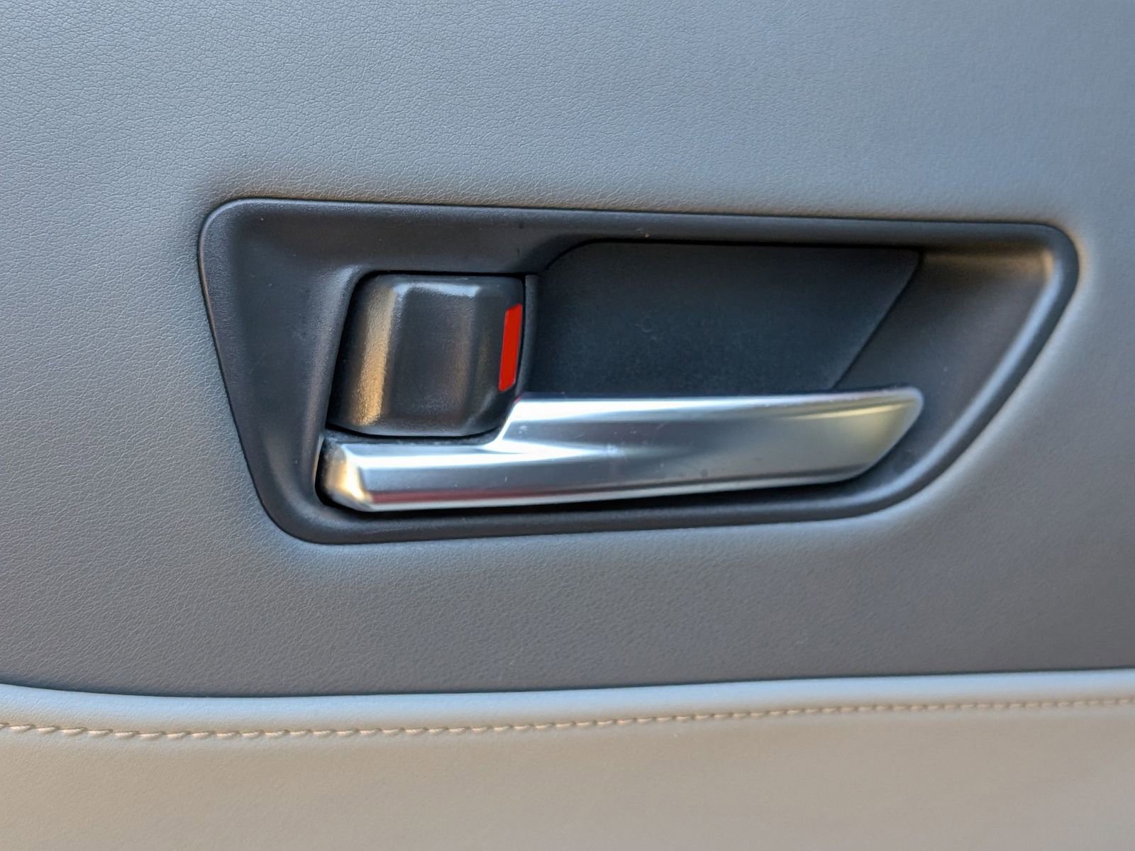 Used 2021 Toyota Venza XLE w/ Softex Package image 28