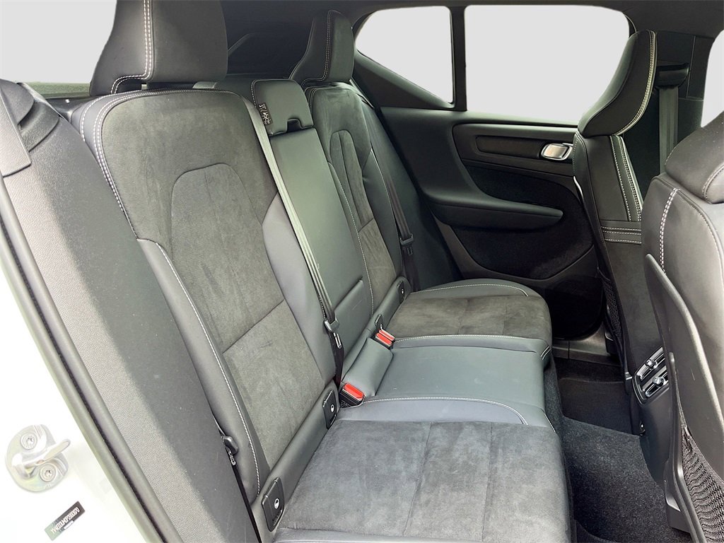 Used 2023 Volvo XC40 Recharge Ultimate image 28