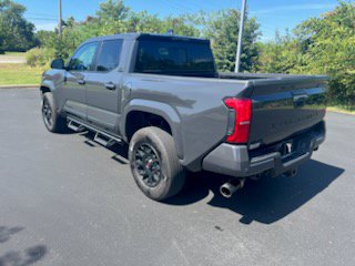 Used 2025 Toyota Tacoma SR5 AWD/4WD image 3