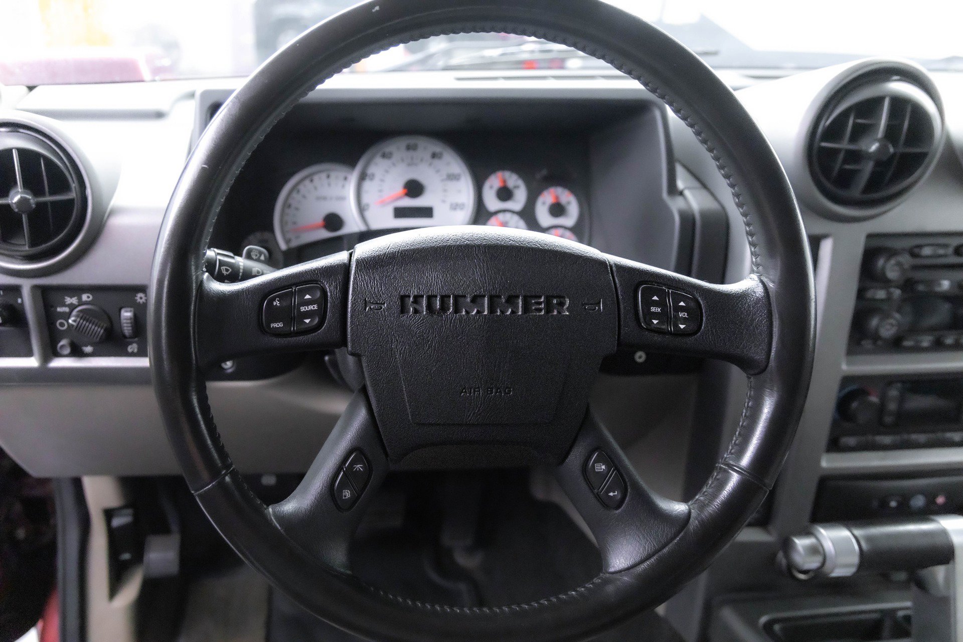 Used 2003 HUMMER H2 Luxury w/ Preferred Equipment Group image 11
