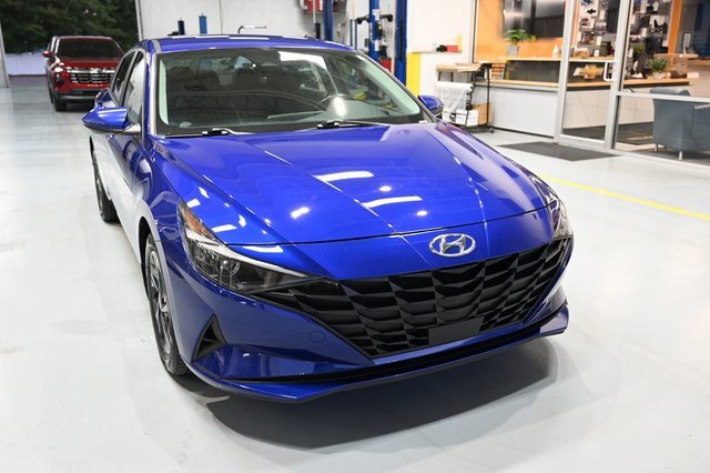 Used 2022 Hyundai Elantra SEL w/ Convenience Package image 3